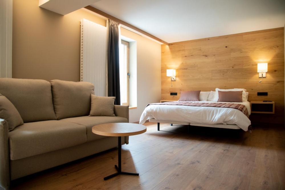Hotel Roya Еспот Екстер'єр фото
