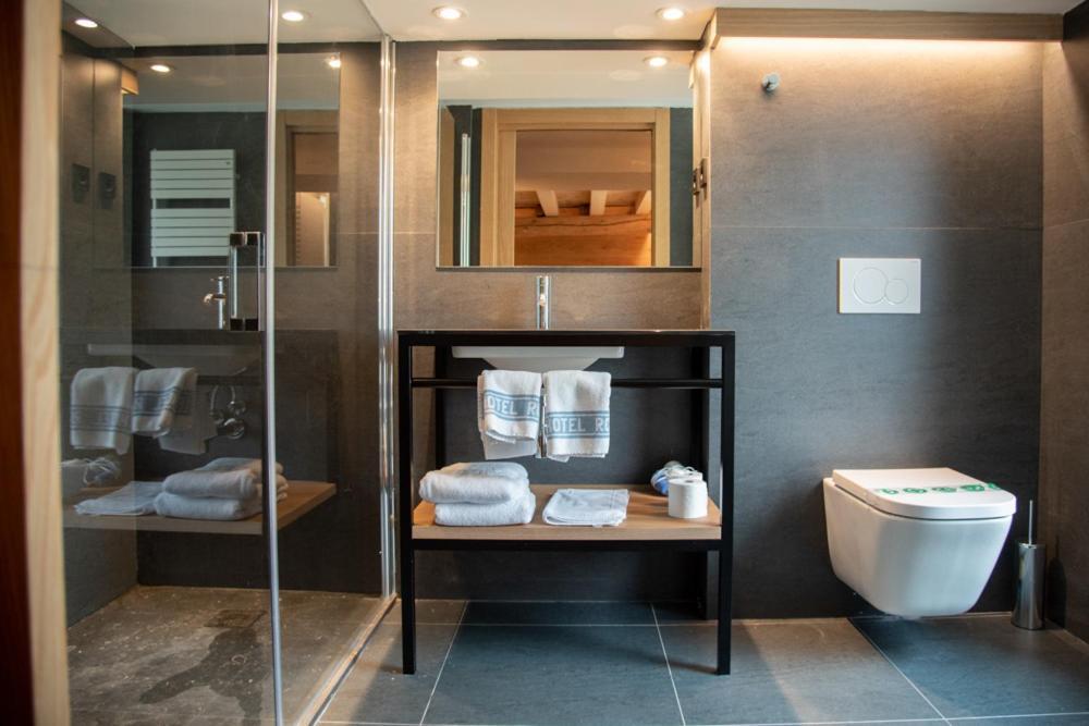 Hotel Roya Еспот Екстер'єр фото