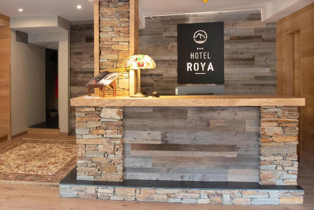 Hotel Roya Еспот Екстер'єр фото