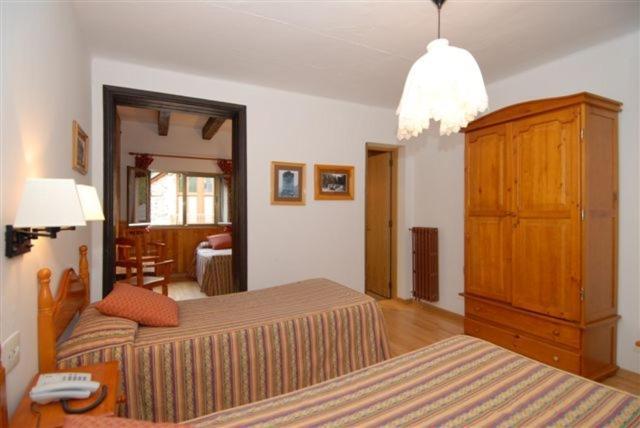 Hotel Roya Еспот Екстер'єр фото