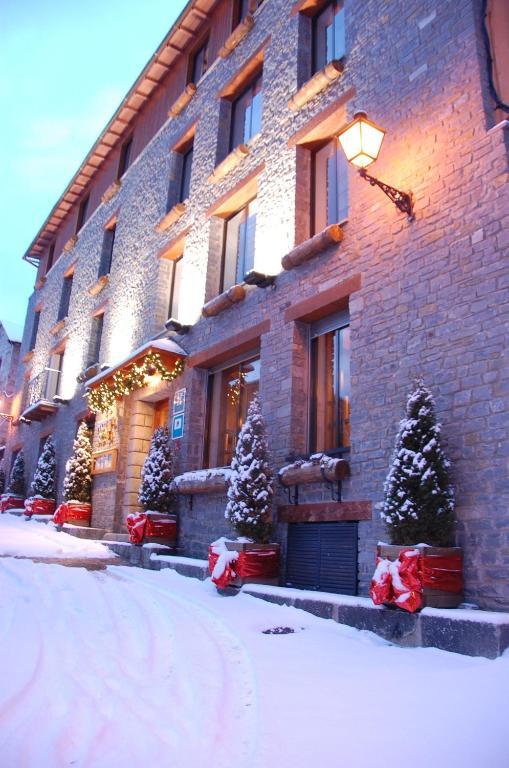 Hotel Roya Еспот Екстер'єр фото