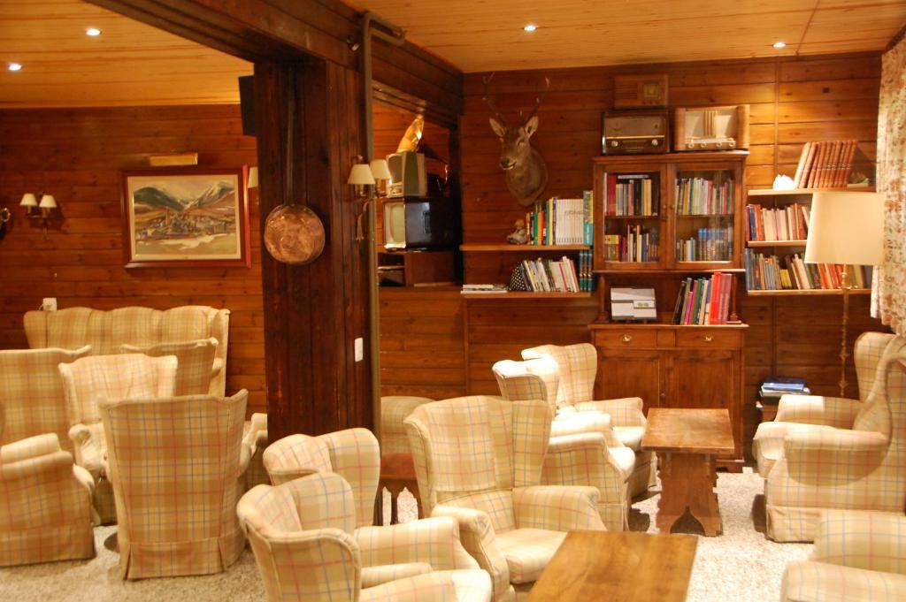 Hotel Roya Еспот Екстер'єр фото